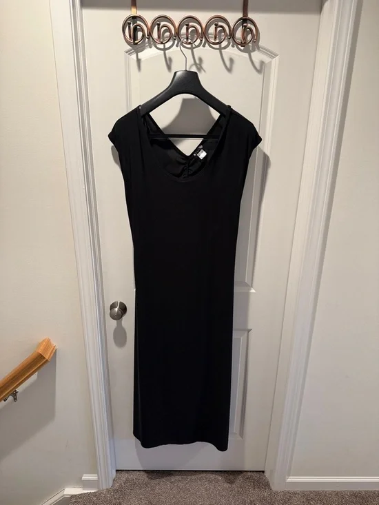 VENUS Black Cap-Sleeve Midi Dress - Picture 1 of 6
